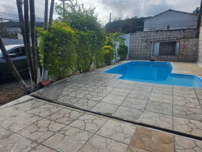 Casa com piscina em Ubatuba