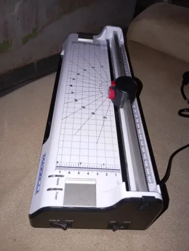 Laminadora para plastificação.