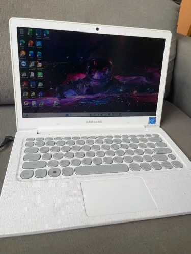 Samsung Flash F30 (NP530XBB)