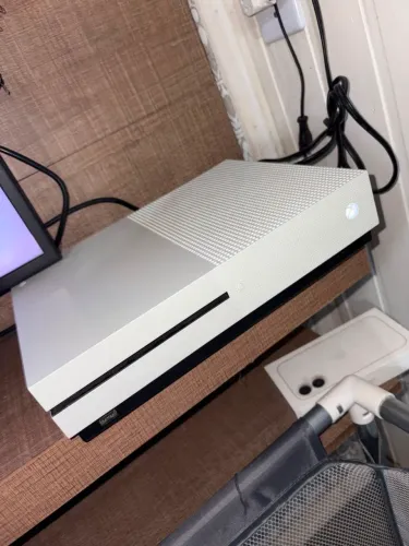 Xbox one s 105 jogos 