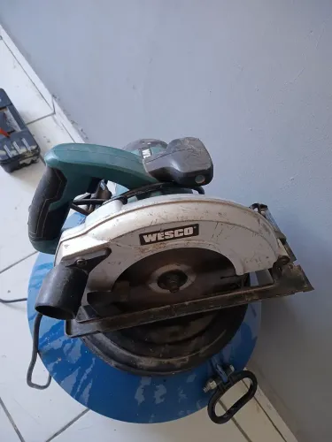 Vendo uma serra circular da Iveco semi nova pouco tempo de uso interessado é só chamar