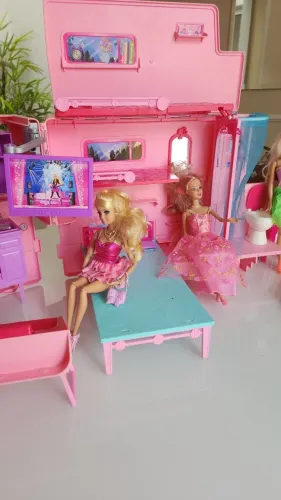 Trailer da Barbie com Boneca Barbie Live in Dream House