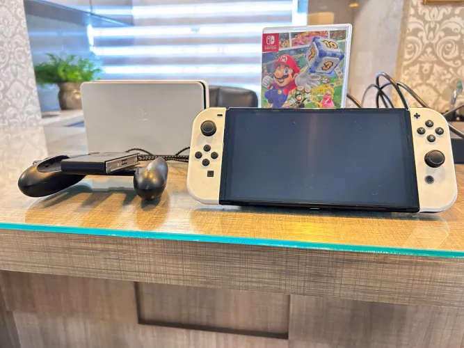 Nintendo Switch Oled 64g Com DOIS jogos inclusos