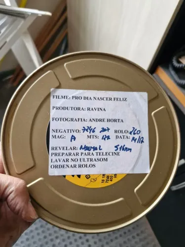 32 Latas antigas filmes brasileiros anos 2000 - peças de colecionadores