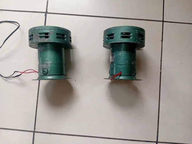 Vendo duas sirene profissionais alcance de dois kilo metros