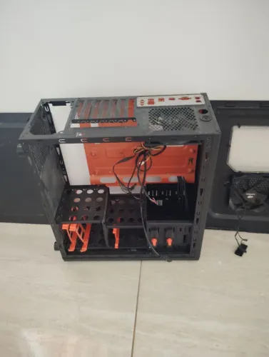 Vendo gabinete vazio