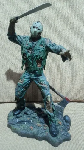 RARO Jason Part 7 Cult Classics NECA 22 cm. Brinde
