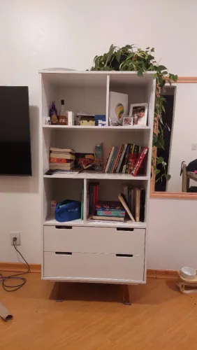 Cômoda branca com 2 gavetas