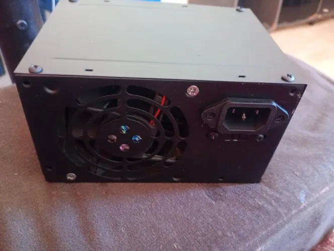 Fonte 230W para PC 24 Pinos + CPU 4 Pinos + SATA + Molex