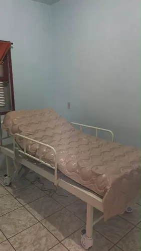 Vende-se uma cama hospitalar semi nova