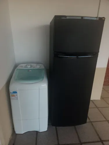 Doa-se máquina de lavar e geladeira