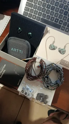 Fone Artti R1 - Cabo balanceado 4.4 + Cabo 2 Pin 3.5 mm de brinde - Excelente estado
