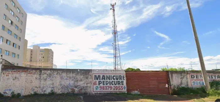 Aluga-se terreno de 2000 metros com casa/escritório QNO 10 Área especial O