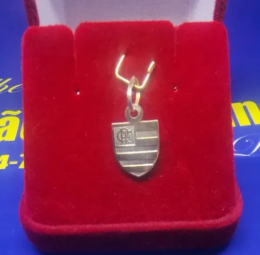 Pingente Flamengo Maciço Com Detalhes Fosco Ouro 18 Kilates Peso 1.50 Gramas 15 mm        