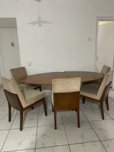 Mesa de jantar grande com 5 cadeiras