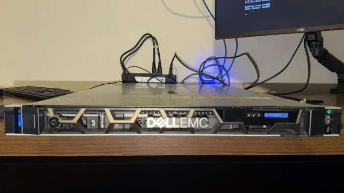 Dell PowerEdge R440 - Xeon Silver 4214 / 32GB / 2TB / Trilhos + Bezel LCD