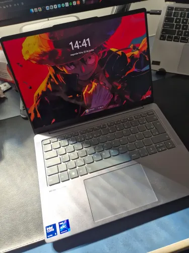 Notebook Lenovo Yoga Slim 7 - Core i5 Ultra - 16GB - Windows