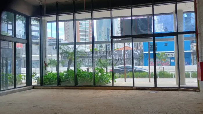 Loja em Condomínio - Vila Nova Conceição - 357m².