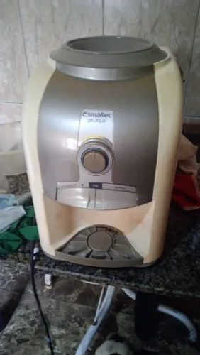 Vendo bebedouro Esmaltec