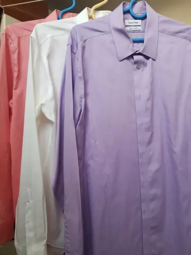 3 camisas Calvin Klein. Importadas  Tam G. 300 Reais .