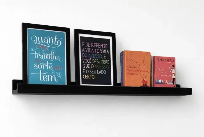 Prateleira de quadros/livros