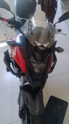 Vende-se cb500x 2018 pequena monta não consta no dok a moto está em bom estado