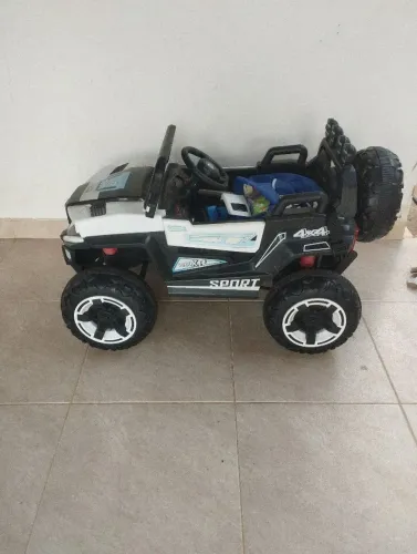 Carro elétrico infantil