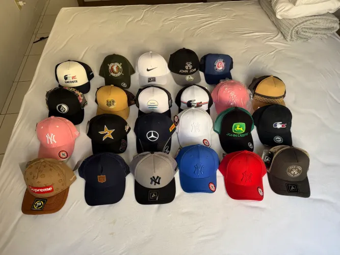 Vendo 23 bonés valor de atacado 