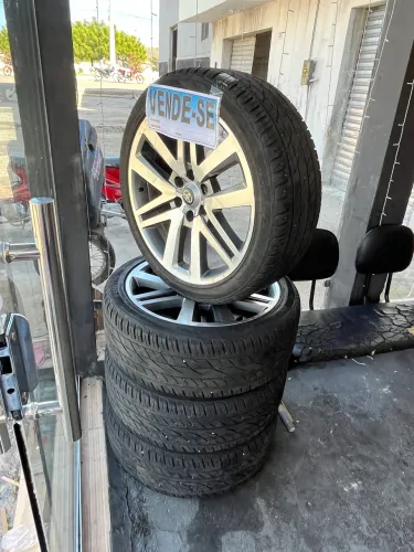 Rodas aro 22 Hilux pneus excelentes 265/40R22