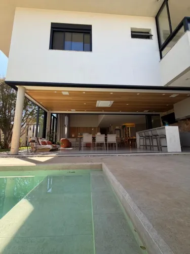 Sobrado à venda no condomínio Residencial Lago Sul em Bauru-SP.