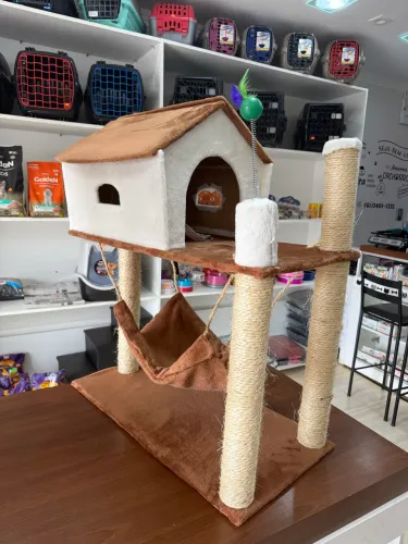 Arranhador de gatos casinha com rede novas