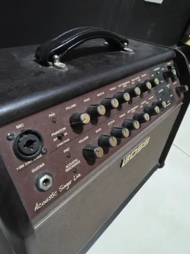 BOSS ACS Live | Amplificador Acoustic Singer Live de 60-watt para violão e voz com efeitos