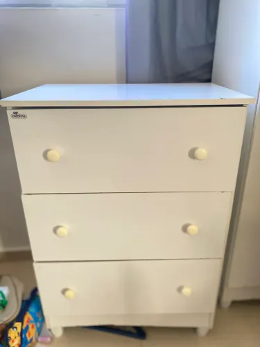 Cômoda de 3 portas 