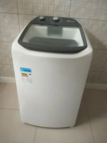 Vendo máquina de lavar roupa semi nova...