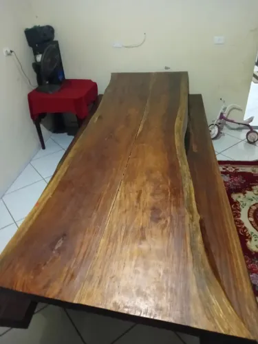 Vendo Mesa com 2 bancos