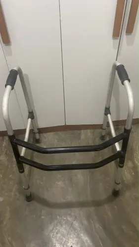 Andador adulto