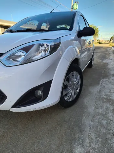 Ford Fiesta Sedan SE 1.6 8V Flex 4P 2014