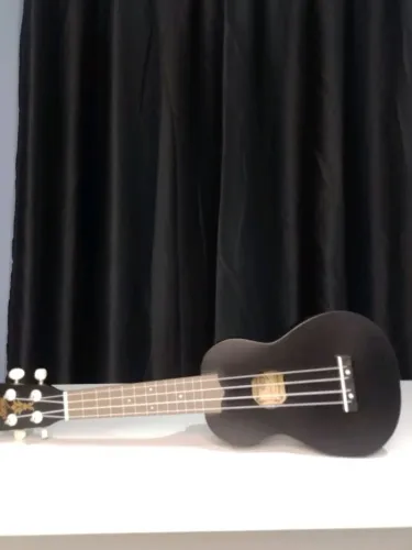 ukulele soprano preto