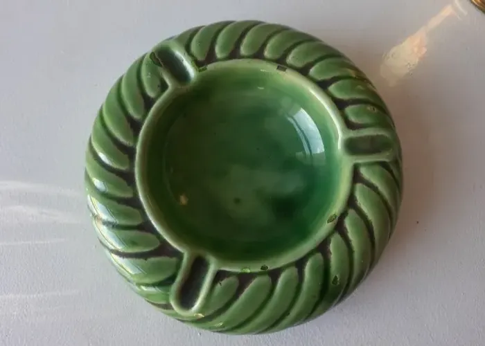 Cinzeiro antigo em porcelana verde 17cm diâmetro antiguidade