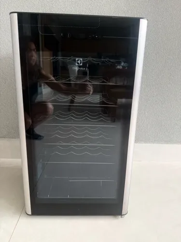 Adega de Vinho Climatizada Electrolux 34 Garrafas - Painel Digital ASC34 96LT 220V