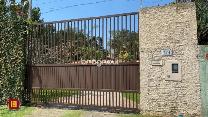 Linda casa no Norte da Ilha, amplo terreno, 4d.