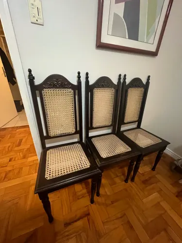 Cadeiras de madeira