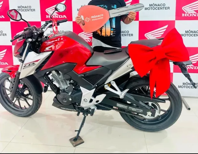 Troco moto Honda Cb Twister em Carro