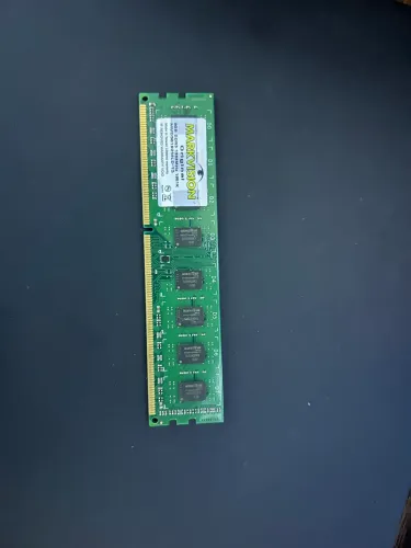 8Gb RAM Markvision DDR3 de 1333MHz.