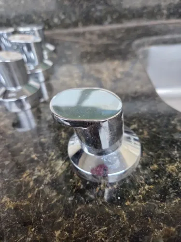 Vendo 21 Acabamento com canoplas Docol, pra registro de pressão e gaveta 3/4" ou 1"