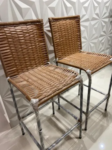 Banqueta alta em vime