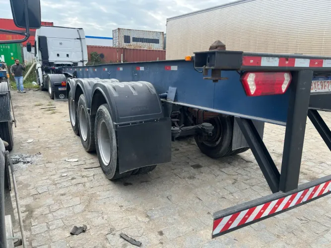 Vendo Carrera Porta Container - 40 pés
