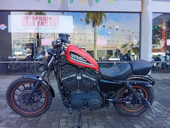 HARLEY-DAVIDSON XL883 R 2012