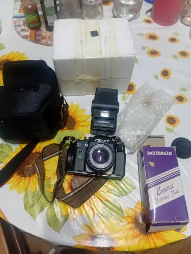 Maquina fotográfica zênite  completa  com tripe 140 alt