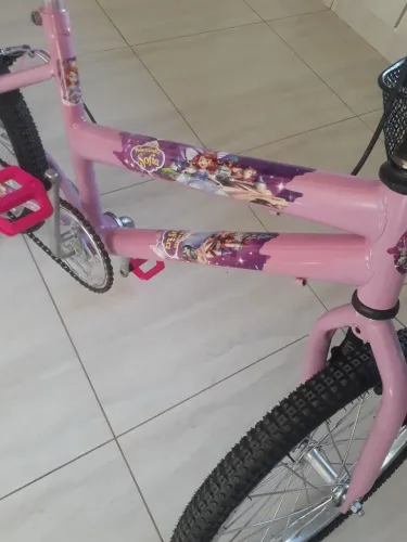 Vendo bicicleta infantil aro 20, menina